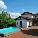 Idyllische Mit Pool In Mecklenburg Barlin