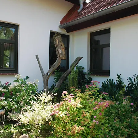 Idyllische Mit Pool In Mecklenburg Barlin