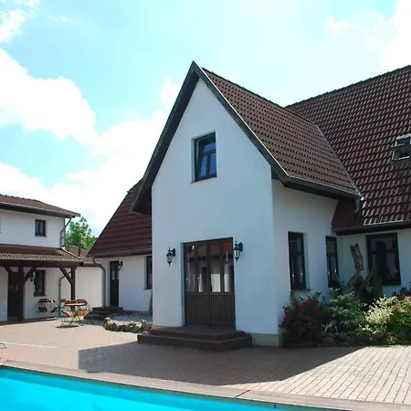 Lägenhet Idyllische Mit Pool In Mecklenburg