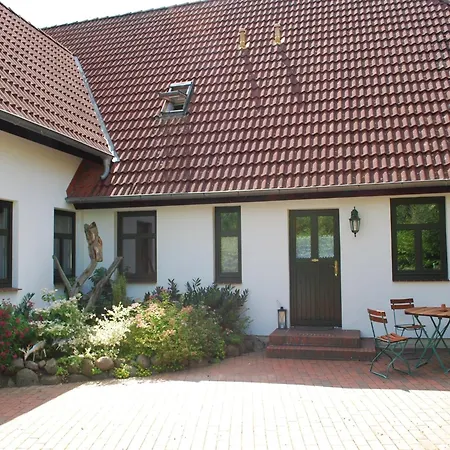 Apartment Idyllische Mit Pool In Mecklenburg Barlin